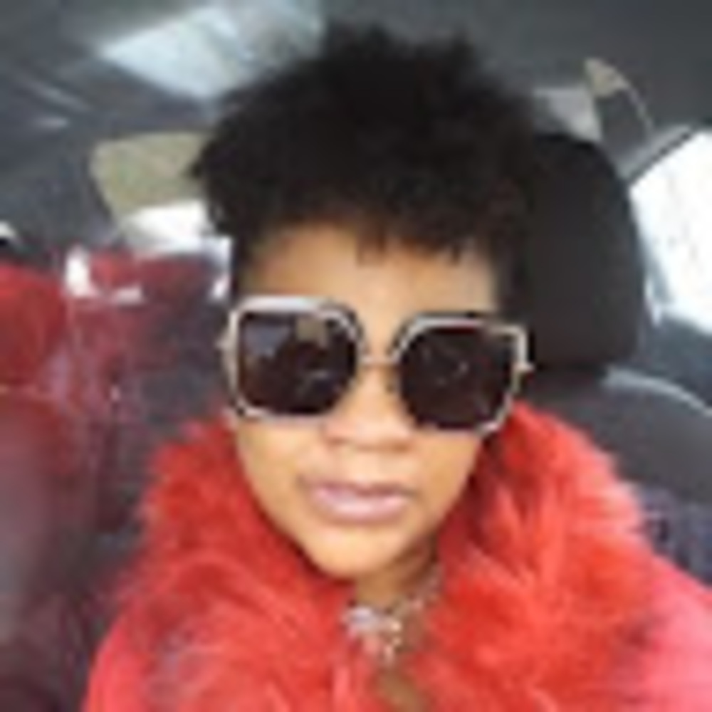 Meet your Posher, Monique